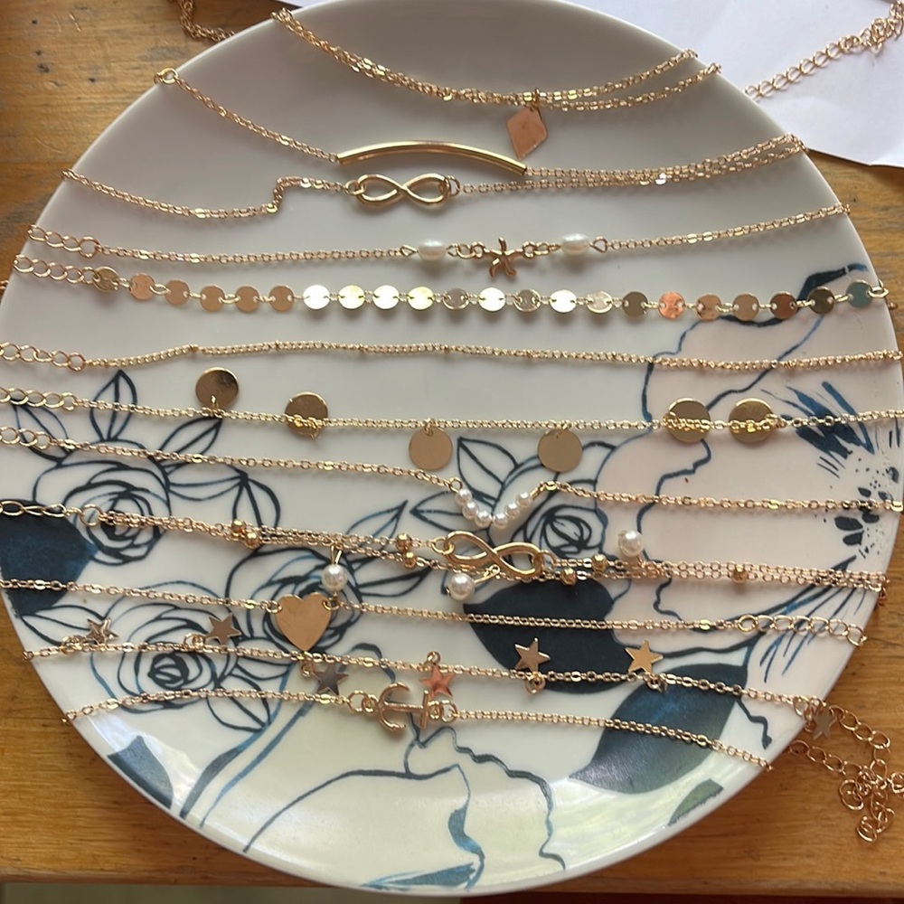 Lot of 12 gold anklets